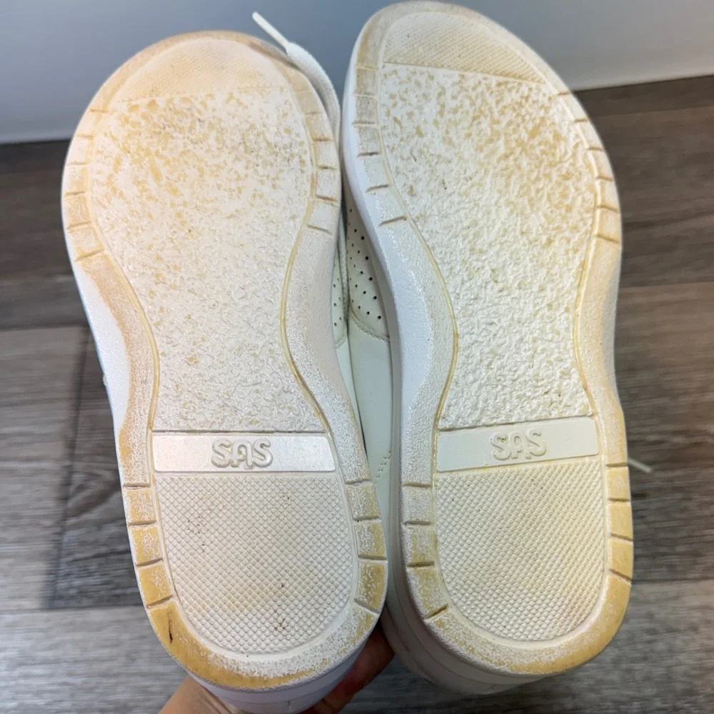 SAS White Leather Sneakers woman’s size 9 (j34)